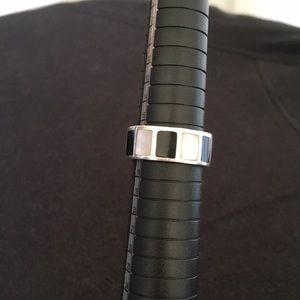 Sterling Silver Ring with Mother of Pearl and Black Ónyx Inlay